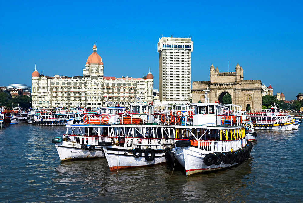 Waterfront with Taj Mahal Palace and Tower Hotel and Gateway of India, Mumbai (Bombay), Maharashtra, India, Asia