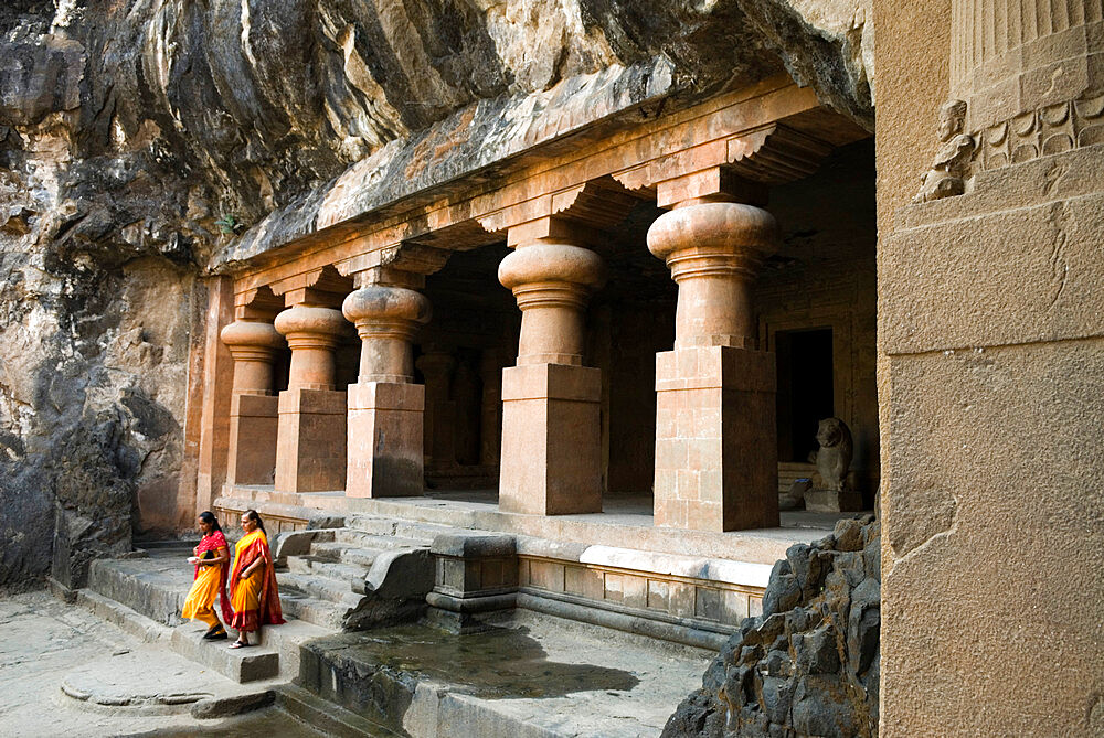 Cave Temple on Elephanta Island, UNESCO World Heritage Site, Mumbai (Bombay), Maharashtra, India, Asia