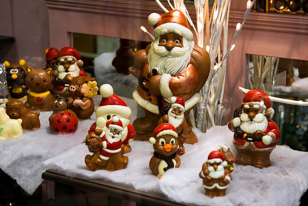 Belgian Christmas chocolates, Bruges, West Vlaanderen (Flanders), Belgium, Europe