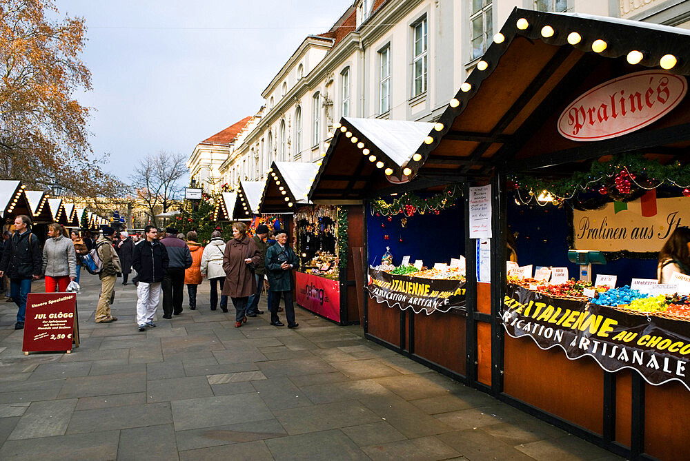 Christmas Market, Unter Den Linden, Berlin, Germany, Europe