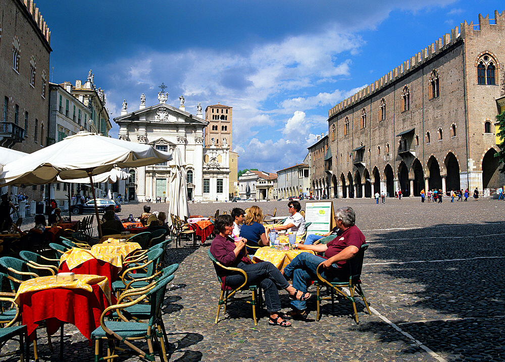 Cafe scene in the Piazza Sordello with the Palazzo Ducale and Duomo, Mantua, Lombardy, Italy, Europe