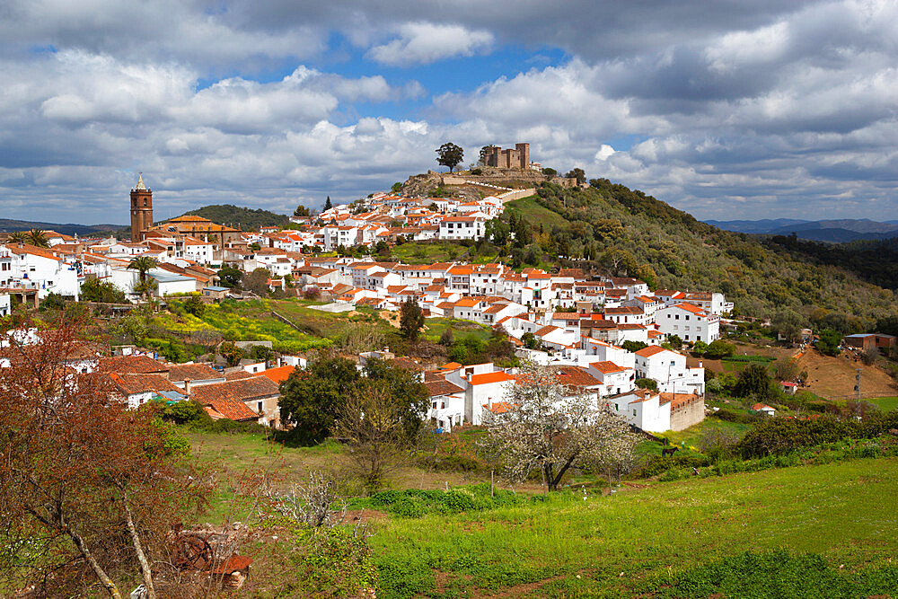 White pueblo and 13th century castillo, Cortegana, Parque Natural Sierra de Aracena y picos de Aroche, Huelva, Andalucia, Spain, Europe