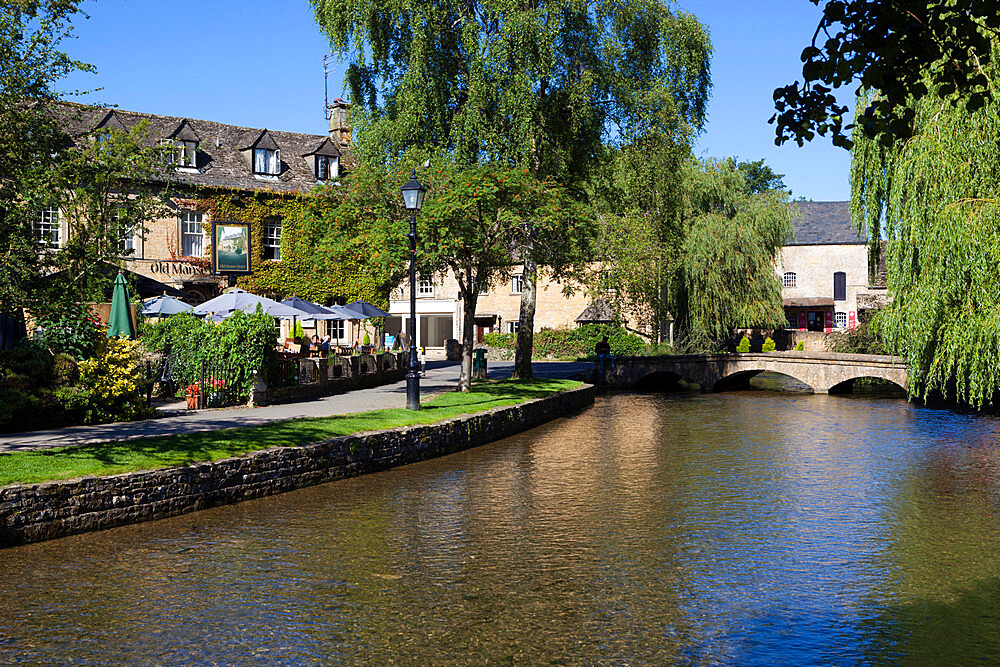 View along the River Windrush, Bourton-on-the-Water, Gloucestershire, Cotswolds, England, United Kingdom, Europe