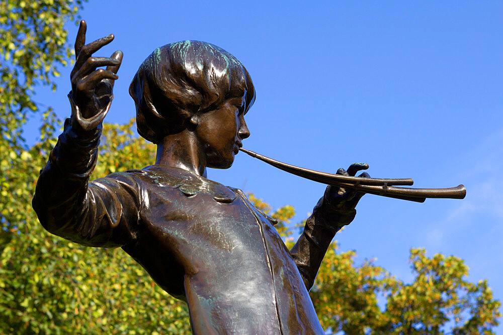 Statue of Peter Pan, Kensington Gardens, London, England, United Kingdom, Europe