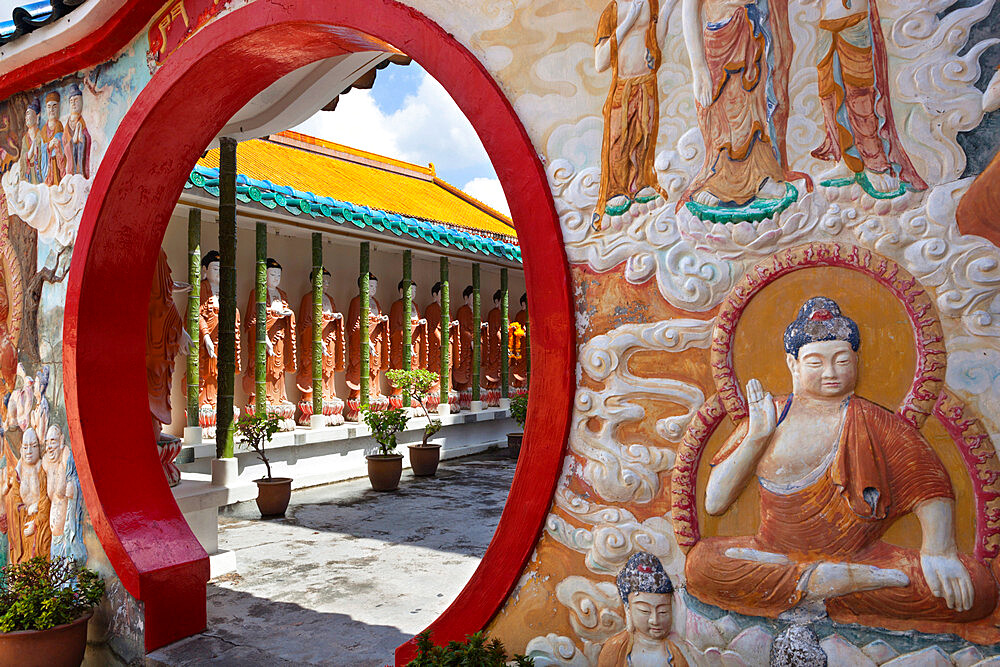 Circular doorway and Buddha's, Kek Lok Si Temple, Crane Hill, Georgetown, Pulau Penang, Malaysia, Southeast Asia, Asia