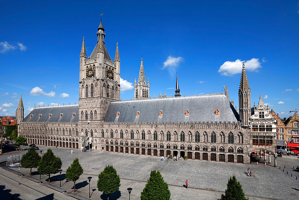 The Cloth Halls, Grote Markt Albert 1, Ypres, West Vlaanderen, Belgium, Europe