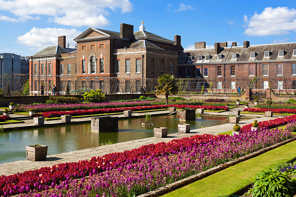 Kensington Palace gardens with tulips, Kensington Gardens, London, England, United Kingdom, Europe