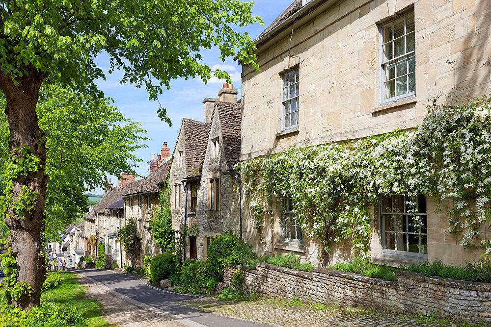 Cotswold cottages along The Hill, Burford, Oxfordshire, England, United Kingdom, Europe