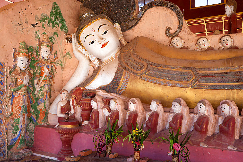 Stucco sculpture of reclining Buddha, Tharkong Pagoda, Inle Lake, Shan State, Myanmar (Burma), Asia