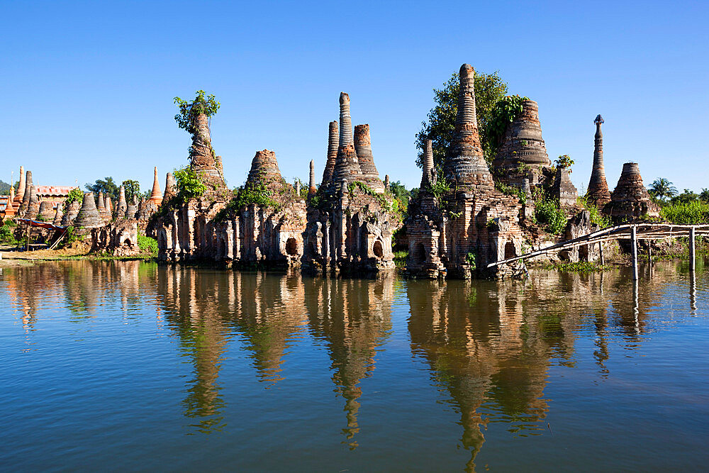 Samkar Pagoda, Inle Lake, Shan State, Myanmar (Burma), Asia