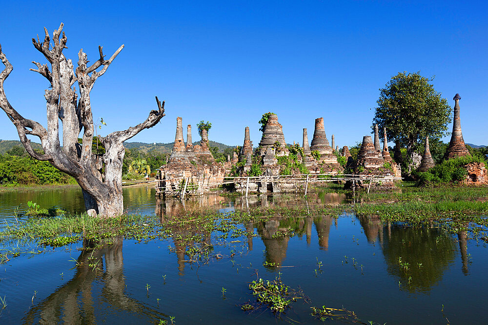 Samkar Pagoda, Inle Lake, Shan State, Myanmar (Burma), Asia