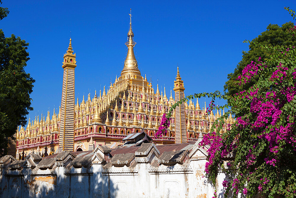 Thanboddhay Paya (pagoda) with rows of gilt mini-stupas on roof, near Monywa, Monywa Region, Myanmar (Burma), Asia