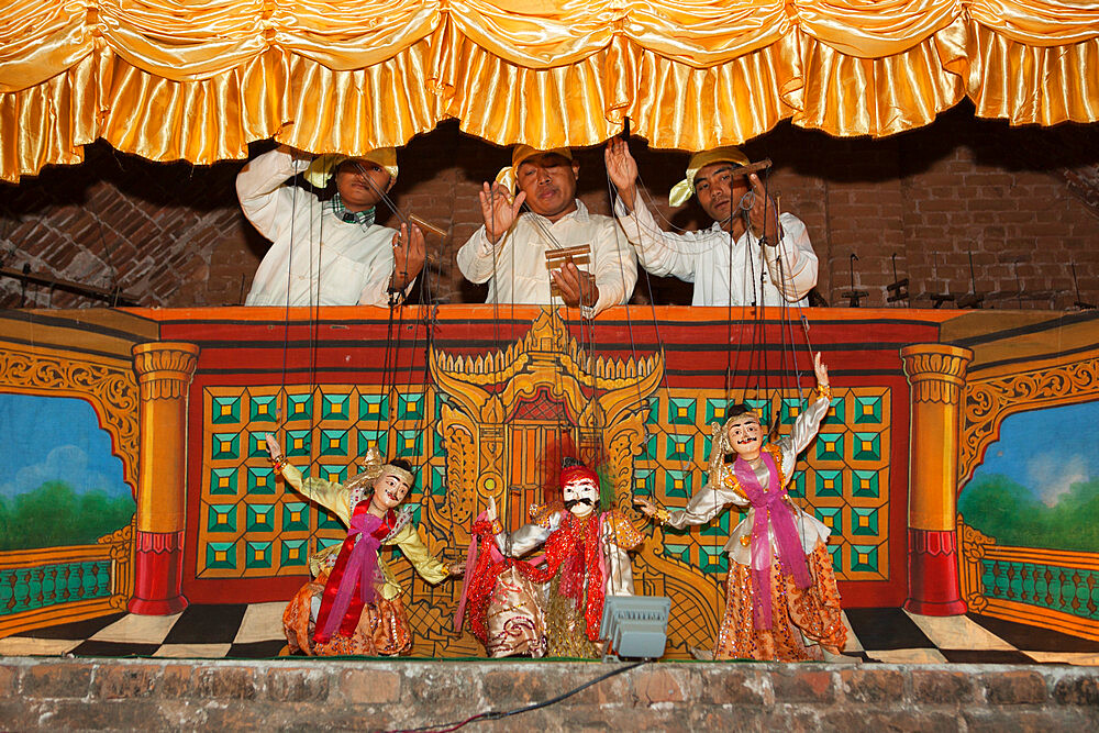 Traditional puppet show at the Nanda Restaurant, Bagan, Central Myanmar, Myanmar (Burma), Asia