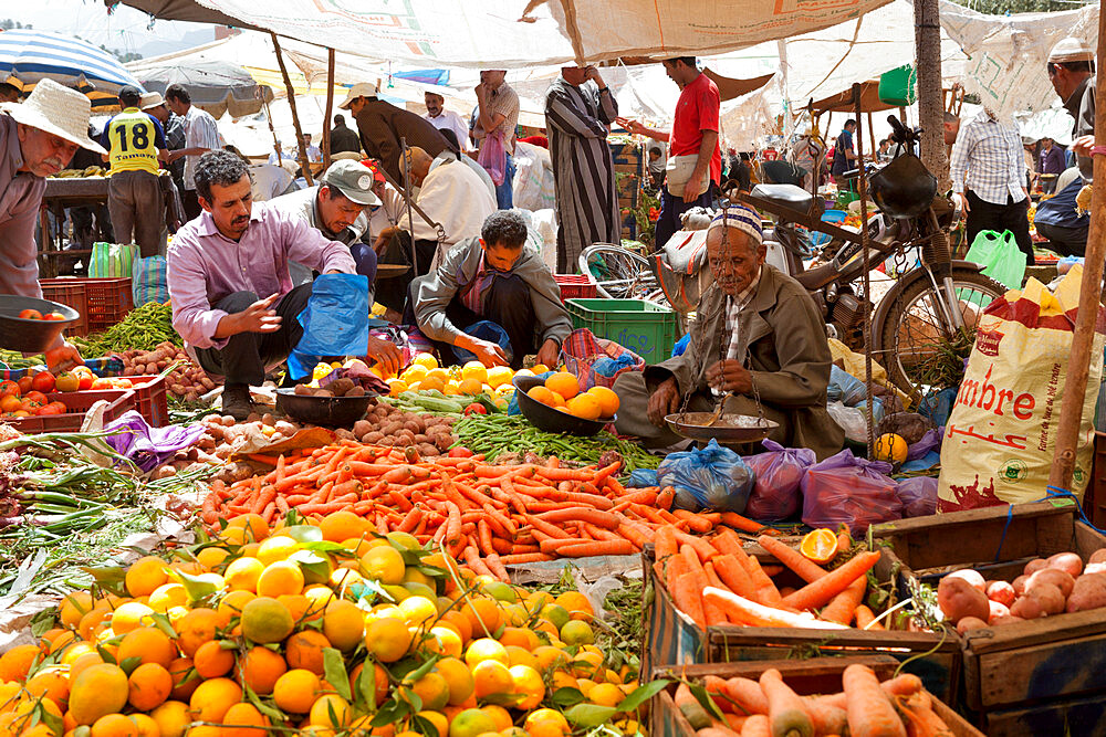 Monday Berber market, Tnine Ourika, Ourika Valley, Atlas Mountains, Morocco, North Africa, Africa