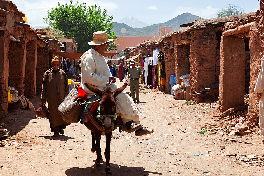 Monday Berber market, Tnine Ourika, Ourika Valley, Atlas Mountains, Morocco, North Africa, Africa