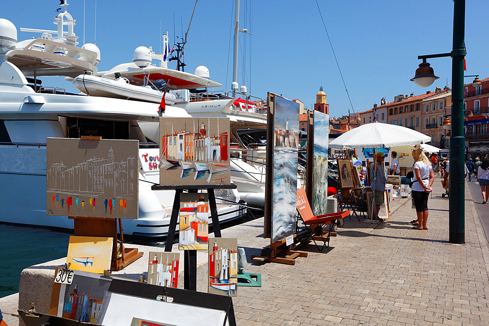 Art market along harbour, Saint-Tropez, Var, Provence-Alpes-Cote d'Azur, Provence, France, Europe