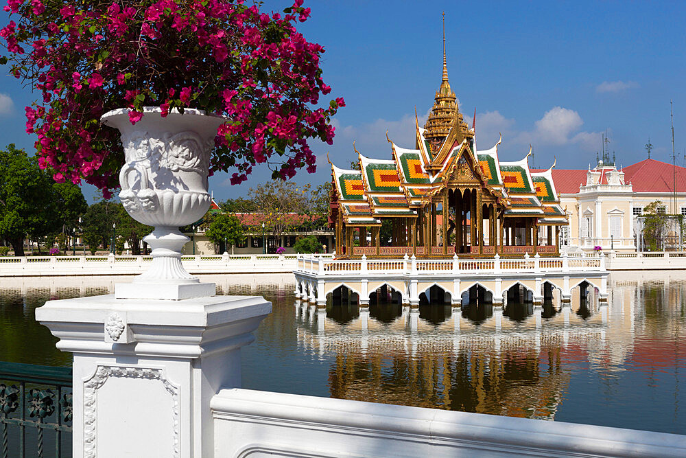 Aisawan-Dhipaya-Asana Pavilion, Bang Pa-In Palace, Central Thailand, Thailand, Southeast Asia, Asia