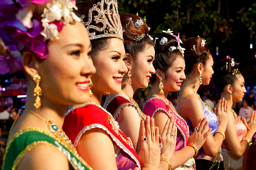 Thai girls at Loi Krathong festival, Chiang Mai, Northern Thailand, Thailand, Southeast Asia, Asia