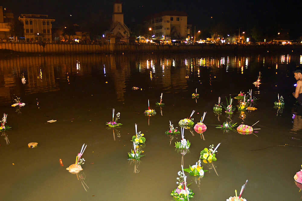 Offerings floating along river during Loi Krathong festival, Chiang Mai, Northern Thailand, Thailand, Southeast Asia, Asia