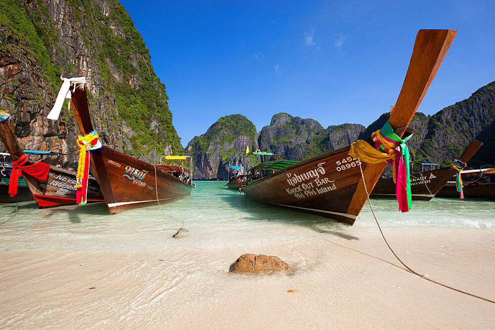 Maya Bay with long-tail boats, Phi Phi Lay Island, Krabi Province, Thailand, Southeast Asia, Asia