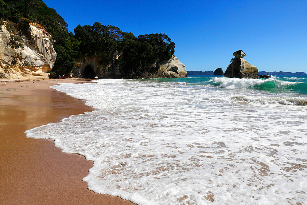 Breaking wave at Cathedral Cove, Hahei, Coromandel Peninsula, Waikato, North Island, New Zealand, Pacific