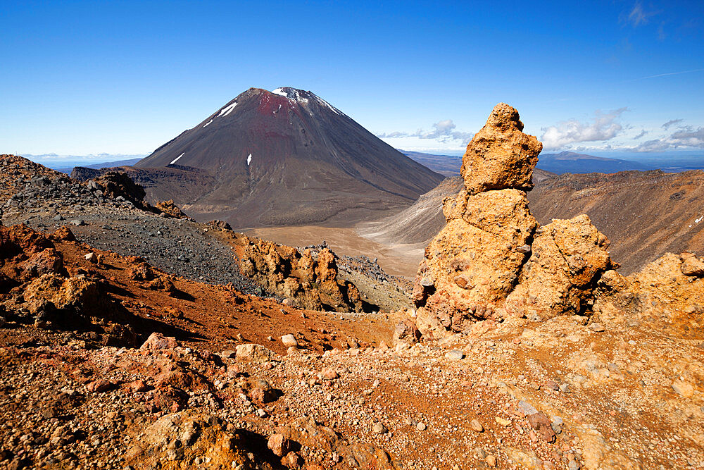 Tongariro Alpine Crossing with Mount Ngauruhoe, Tongariro National Park, UNESCO World Heritage Site, North Island, New Zealand, Pacific