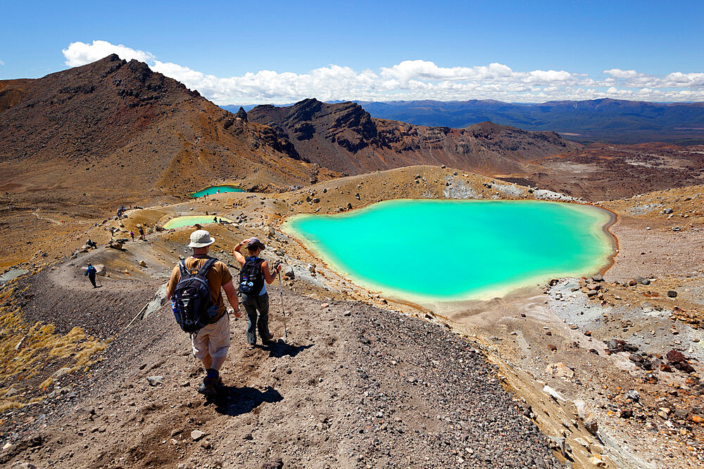 Walkers and Emerald Lakes on the Tongariro Alpine Crossing, Tongariro National Park, UNESCO World Heritage Site, North Island, New Zealand, Pacific