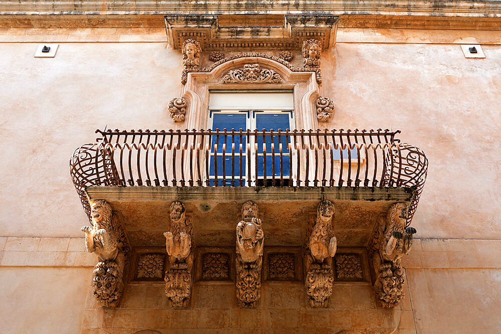 Baroque balcony, Noto, Sicily, Italy, Europe