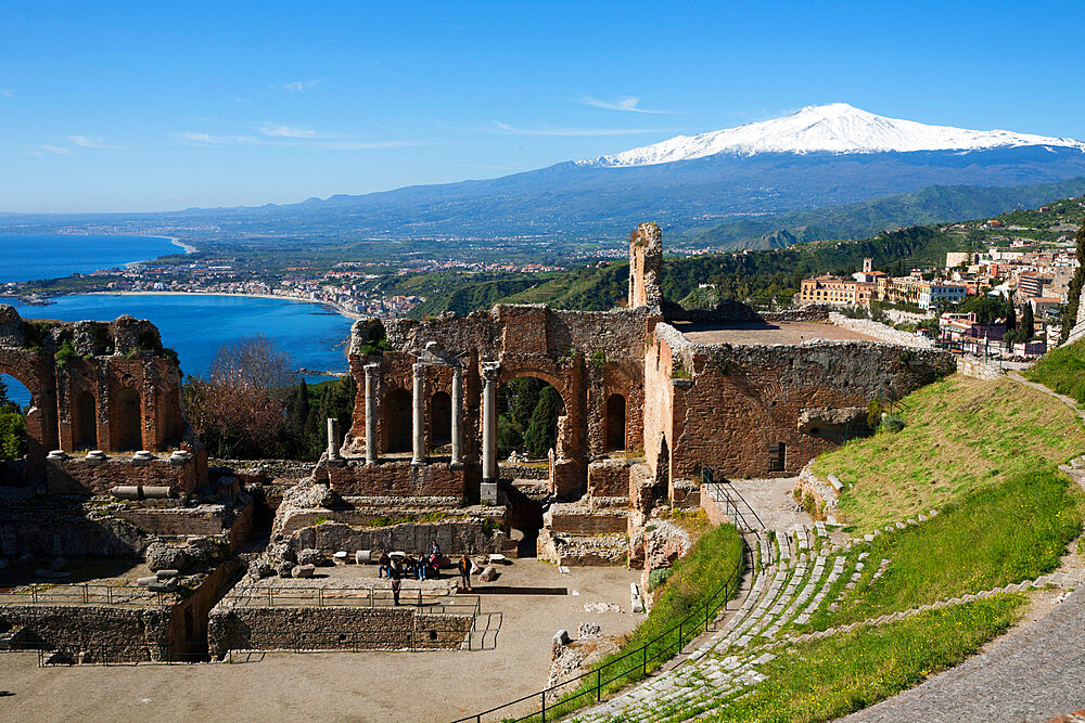 The Greek Amphitheatre and Mount Etna, Taormina, Sicily, Italy, Mediterranean, Europe