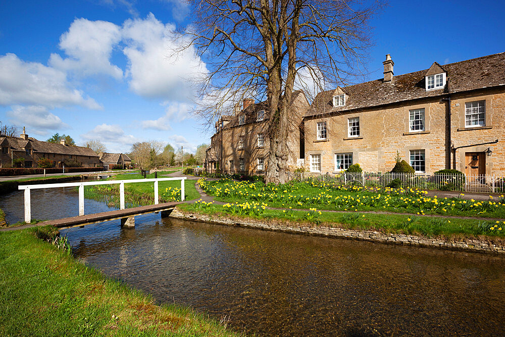 Cotswold cottages by the River Eye, Lower Slaughter, Cotswolds, Gloucestershire, England, United Kingdom, Europe