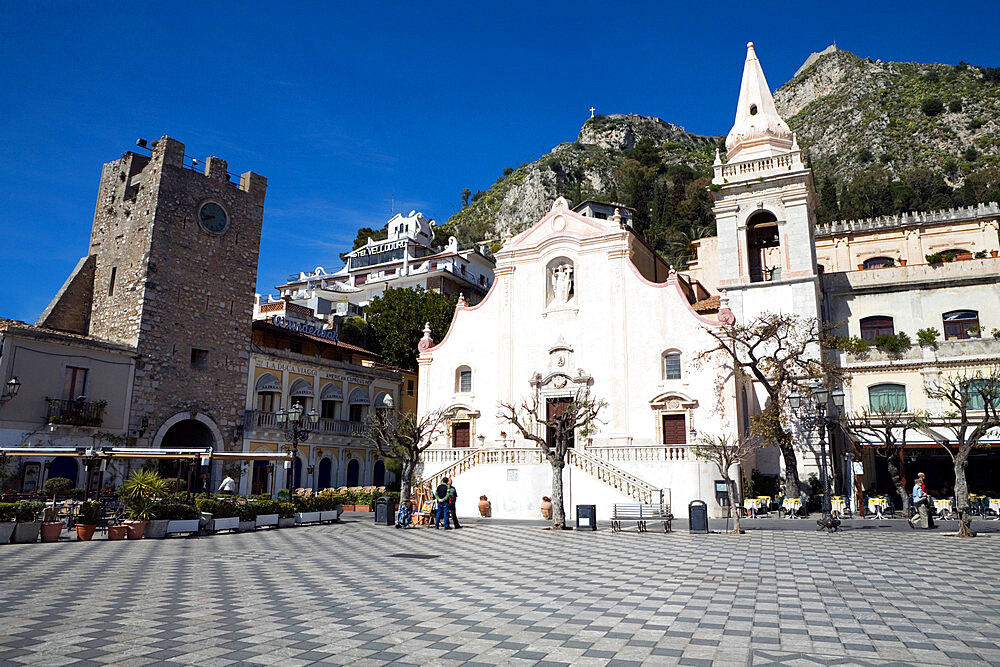 Piazza 9th Aprile, Taormina, Sicily, Italy, Europe