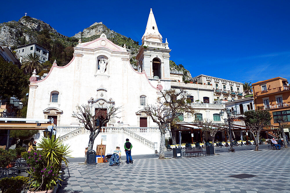 Piazza 9th Aprile, Taormina, Sicily, Italy, Europe