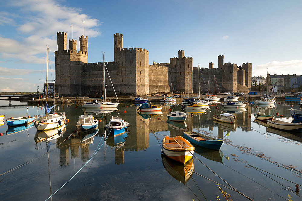 Caernarfon Castle,UNESCO World Heritage Site, on the River Seiont, Caernarfon, Snowdonia, Gwynedd, Wales, United Kingdom, Europe