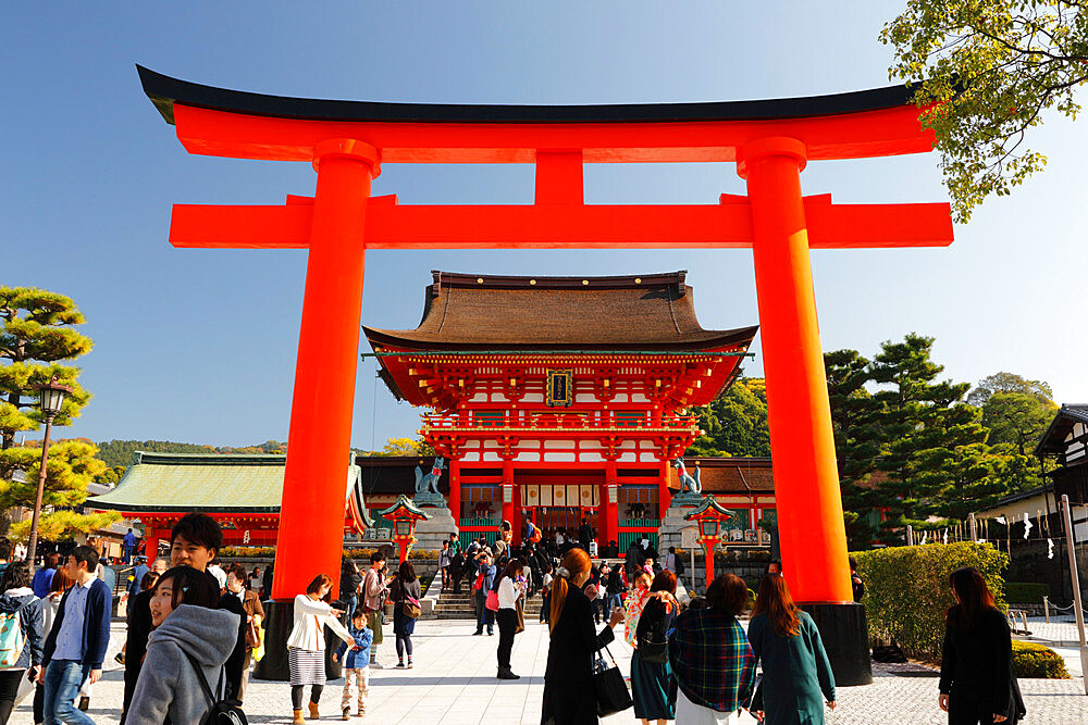 Worship Hall and Torii gate, Fushimi Inari Taisha shrine, Kyoto, Japan, Asia