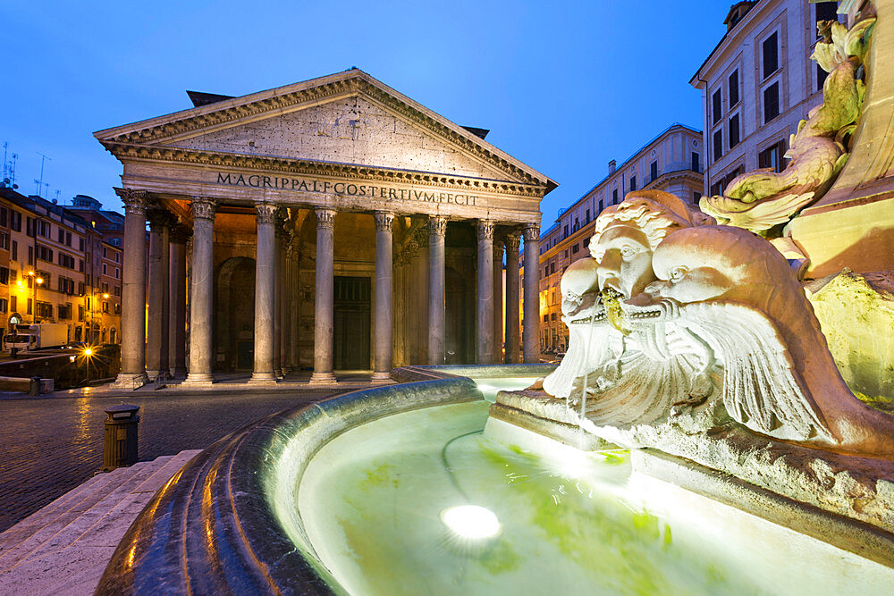 The Pantheon and fountain at night, UNESCO World Heritage Site, Piazza della Rotonda, Rome, Lazio, Italy, Europe