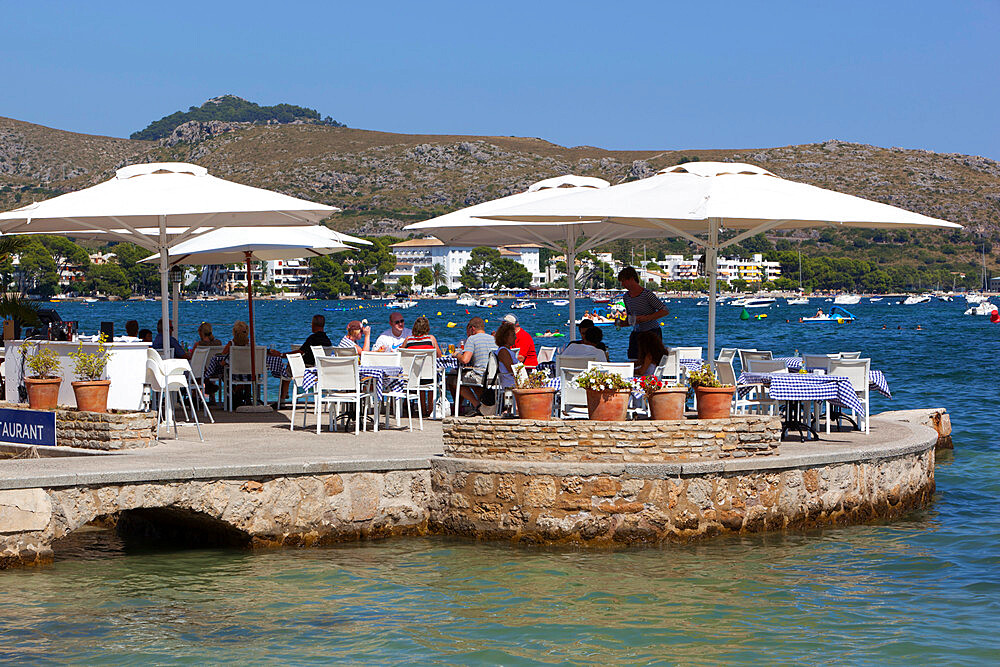 Waterfront restaurant, Port de Pollenca (Puerto Pollensa), Mallorca (Majorca), Balearic Islands, Spain, Mediterranean, Europe