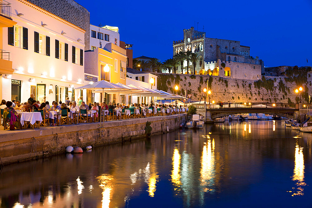 Cafe Balear and Ayuntamiento de Ciutadella at night, Ciutadella, Menorca, Balearic Islands, Spain, Mediterranean, Europe