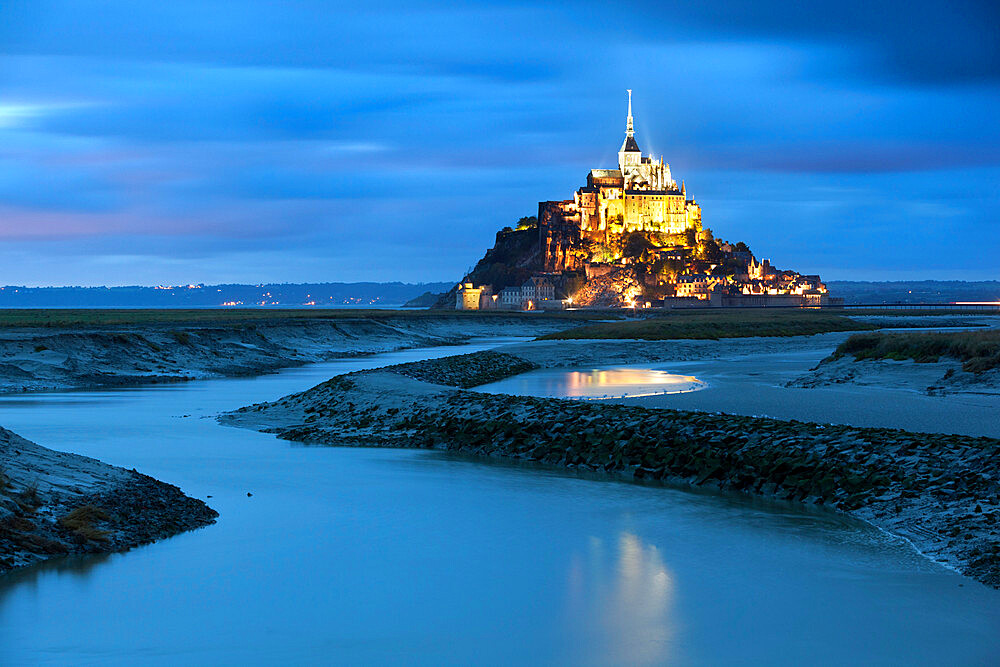 View along Couesnon to the Mont Saint-Michel from the Barrage at dusk, Mont Saint-Michel, UNESCO World Heritage Site, Normandy, France, Europe