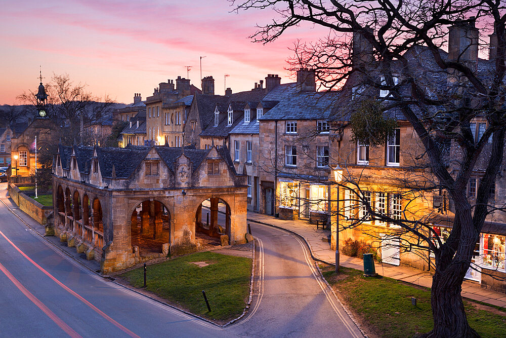 Market Hall and Cotswold stone cottages on High Street, Chipping Campden, Cotswolds, Gloucestershire, England, United Kingdom, Europe