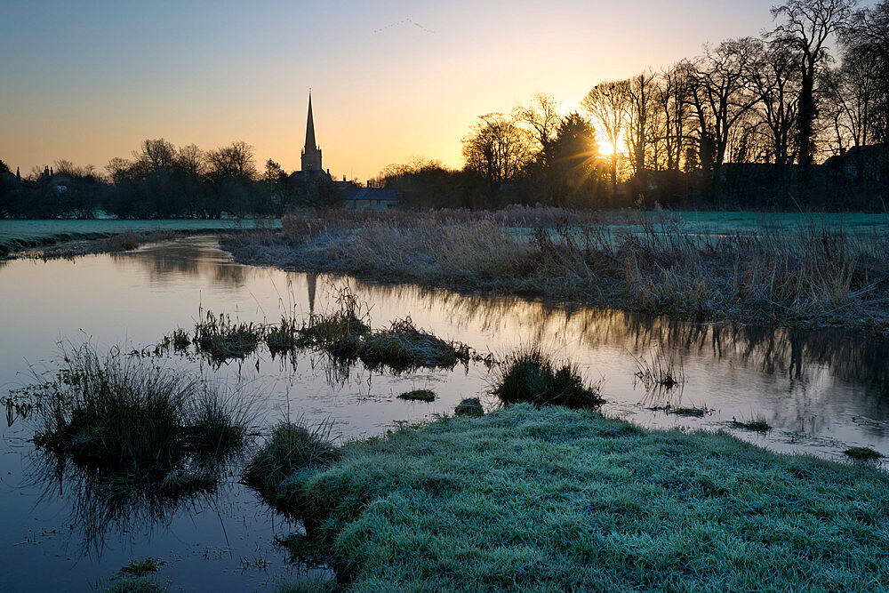 Burford church and River Windrush on frosty winter morning, Burford, Cotswolds, Oxfordshire, England, United Kingdom, Europe