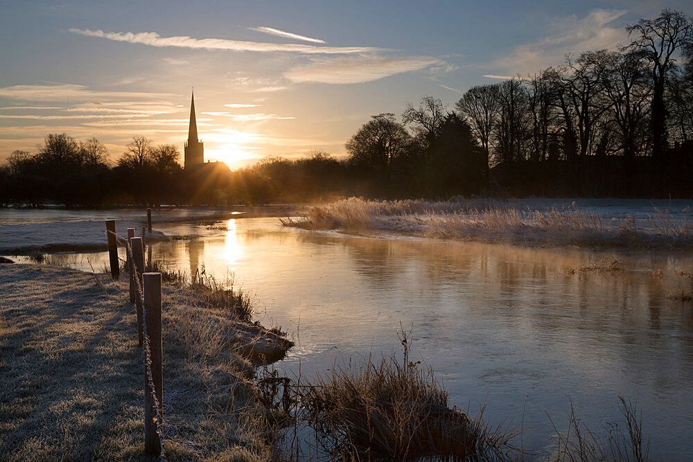 Burford church and River Windrush on frosty winter morning, Burford, Cotswolds, Oxfordshire, England, United Kingdom, Europe