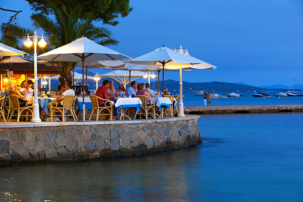 Waterfront restaurant in the evening, Port de Pollenca (Puerto Pollensa), Mallorca (Majorca), Balearic Islands, Spain, Mediterranean, Europe