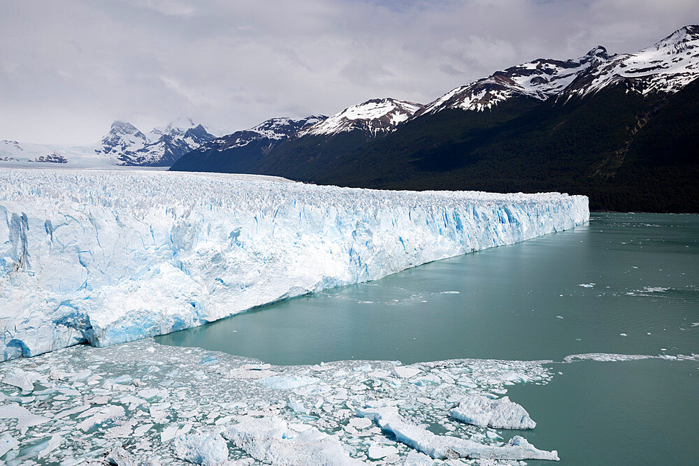 Perito Moreno Glacier on Lago Argentino, El Calafate, Parque Nacional Los Glaciares, UNESCO World Heritage Site, Patagonia, Argentina, South America