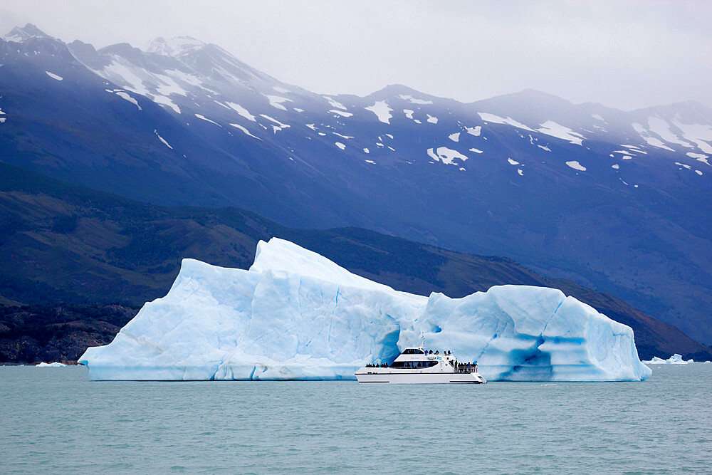 Tourist boat and iceberg near Upsala Glacier on Lago Argentino, El Calafate, Parque Nacional Los Glaciares, UNESCO World Heritage Site, Patagonia, Argentina, South America