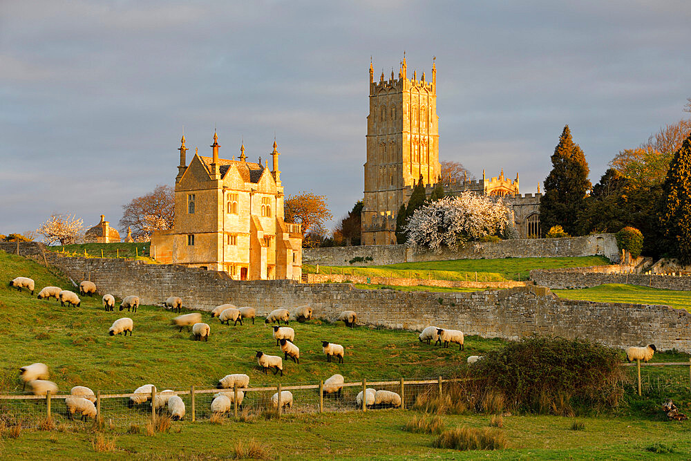 St. James' Church and Banqueting House of Campden House, Chipping Campden, Cotswolds, Gloucestershire, England, United Kingdom, Europe