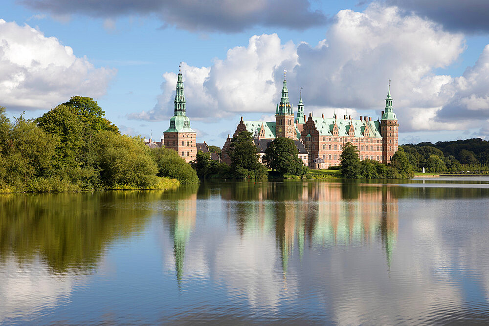 Frederiksborg Slot Castle built in the 17th century for King Christian 4th on Castle Lake, Hillerod, Zealand, Denmark, Scandinavia, Europe