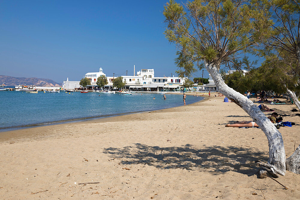 View along white sand beach, Pollonia, Milos, Cyclades, Aegean Sea, Greek Islands, Greece, Europe