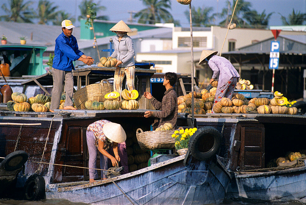 Floating market, Can Tho, Mekong Delta, Vietnam, Indochina, Southeast Asia, Asia