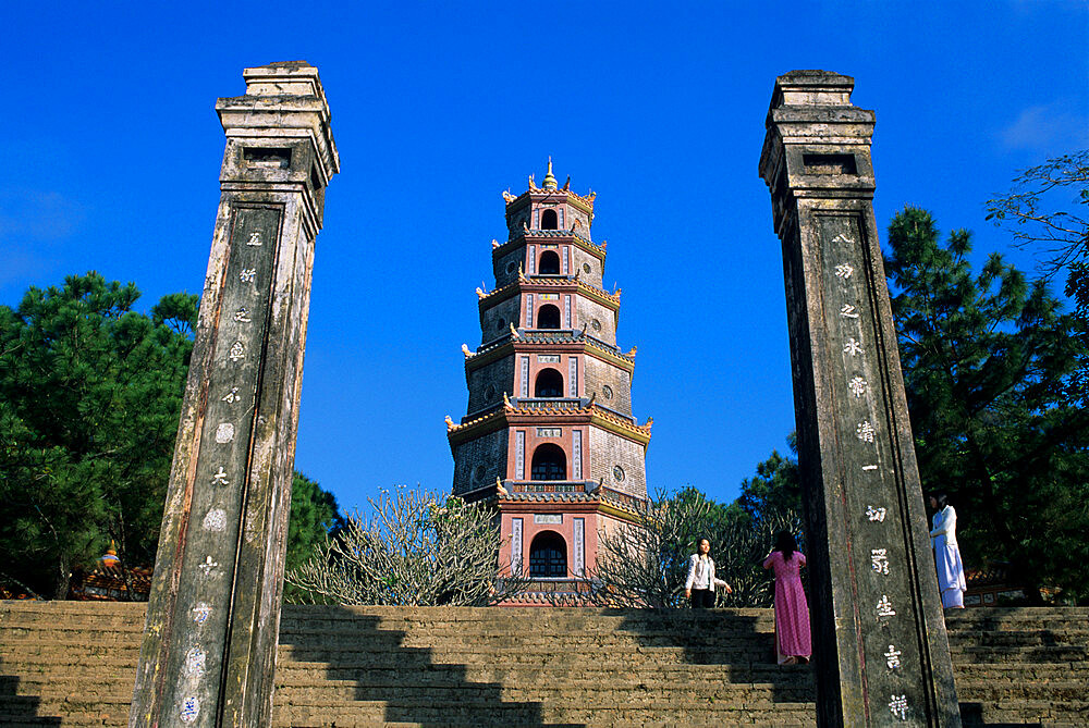 Thien Mu Pagoda (Buddhist Pagoda of the Heavenly Lady) (Celestial Lady Pagoda), Hue, UNESCO World Heritage Site, North Central Coast, Vietnam, Indochina, Southeast Asia, Asia