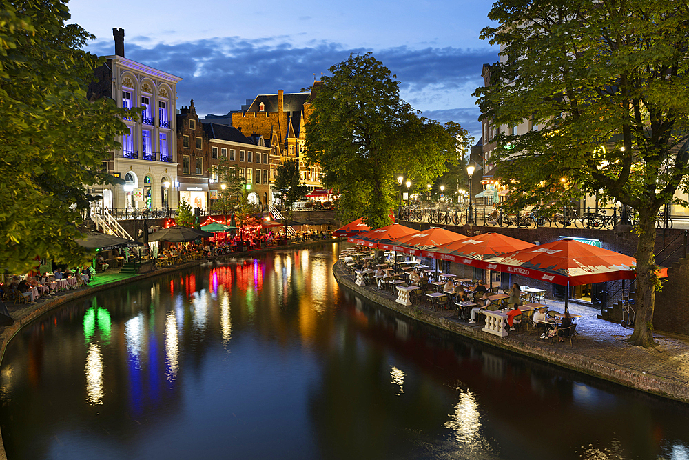 Bars and restaurants along the Oudegracht canal at night, Utrecht, Netherlands, Europe